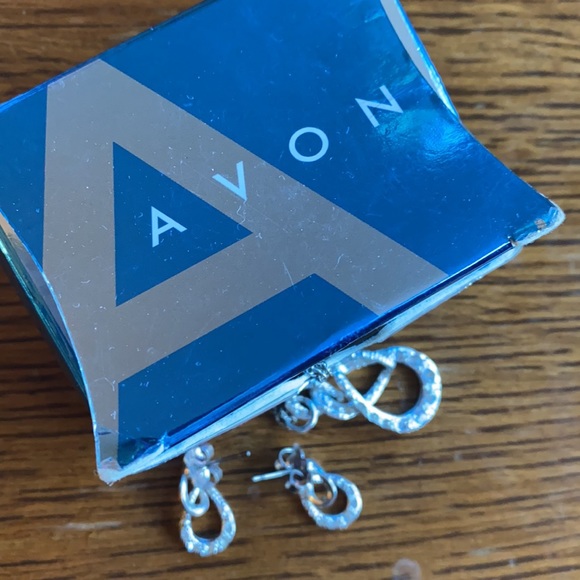 Avon earrings and necklace set - Picture 6 of 6